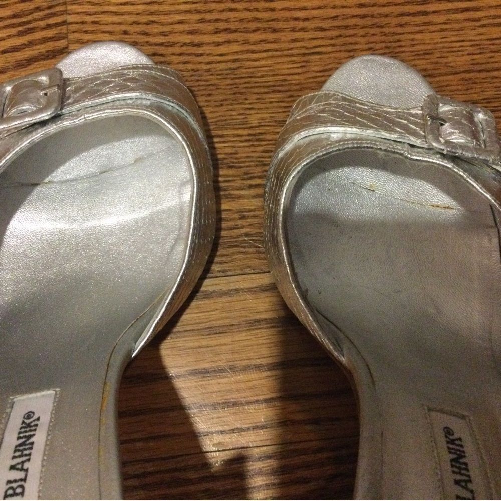 MONOLO BLAHNIK Silver Python Embossed Leather D’Orsay Pumps - Picture 11 of 12